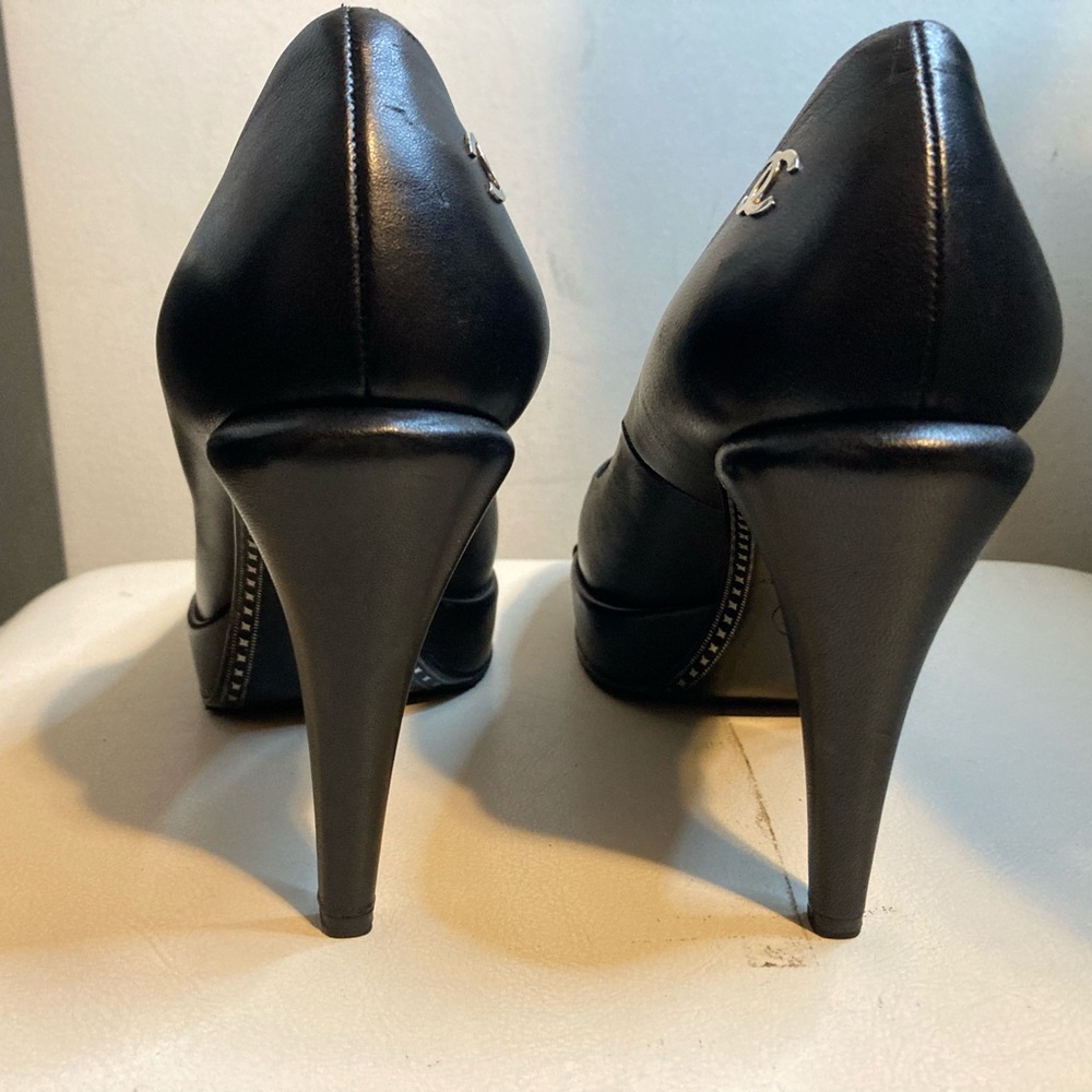Chanel 2011 Karl Lagerfeld collection Interlock CC Logo Pumps - Picture 3 of 3